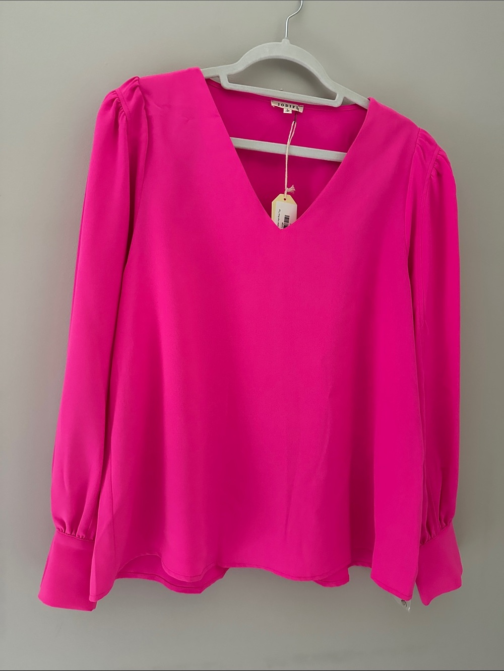 New! Gorgeous Boutique Fuchsia V-Neck Flowy Long Sleeve Blouse - Summer Bright